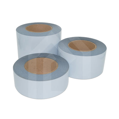 Fensterprofilband aus PE-Schutzfolie – mehrere Rollen liegend dargestellt, ideal zum temporären Schutz von Fensterrahmen und glatten Oberflächen bei Bau- und Renovierarbeiten